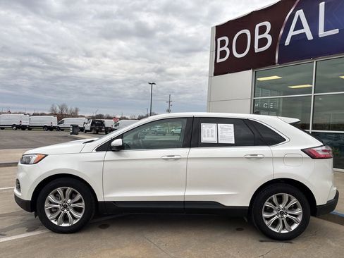 Used 2023 Ford Edge Titanium image 2
