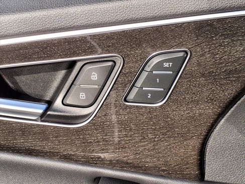 Used 2023 Audi Q7 Premium w/ Towing Package image 25