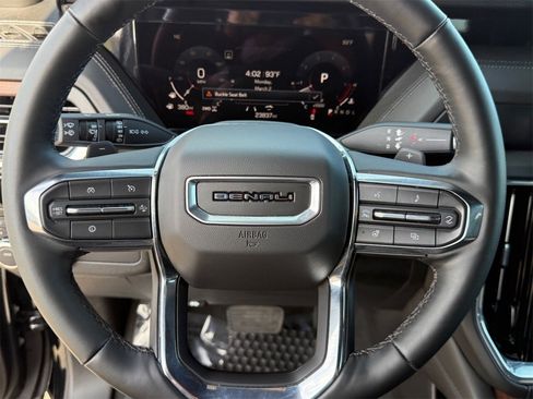 Used 2025 GMC Yukon XL Denali image 12