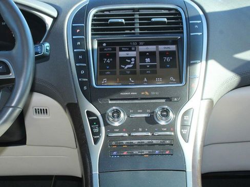 Used 2019 Lincoln Nautilus Reserve w/ Driver Assistance Package image 16