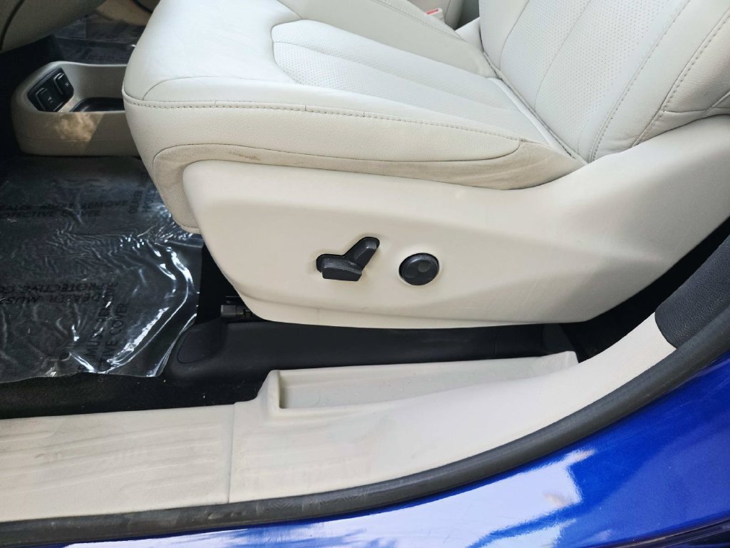 Used 2021 Chrysler Pacifica Touring-L FWD image 39