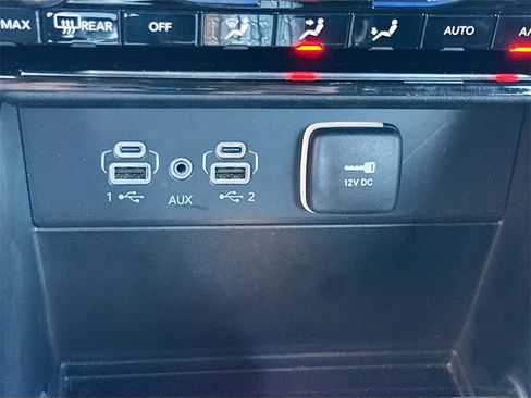 Used 2024 Jeep Grand Cherokee Limited w/ Black Appearance Package image 17