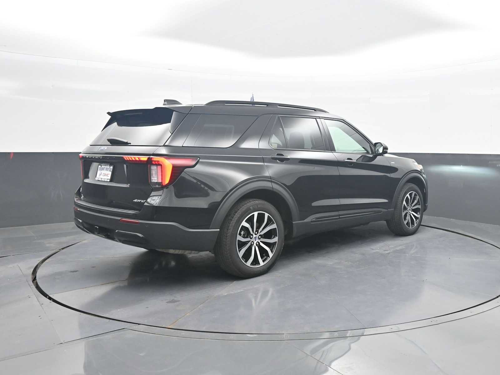 Used 2025 Ford Explorer ST-Line AWD/4WD image 8