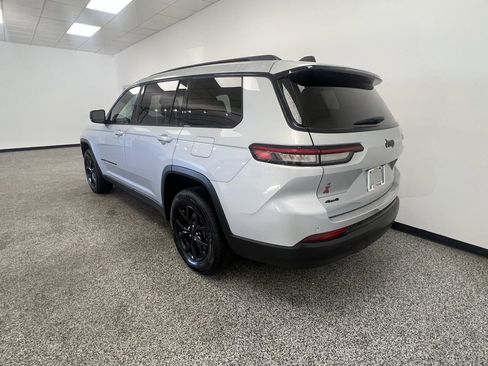 Used 2024 Jeep Grand Cherokee L Laredo image 20