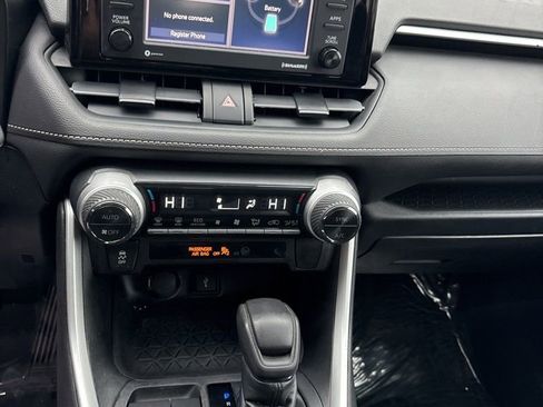Used 2020 Toyota RAV4 LE image 28