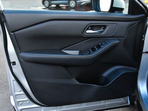 Used 2024 Nissan Rogue SV image 13