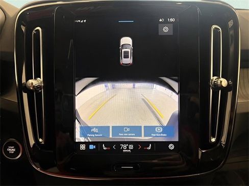 Used 2024 Volvo XC40 B5 Core image 23