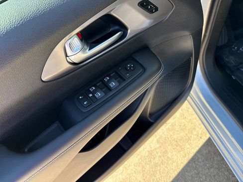 New 2026 Chrysler Pacifica Select image 12