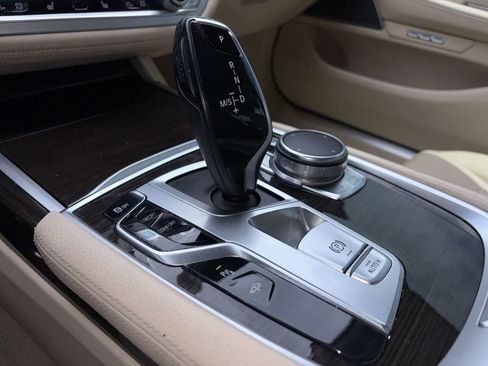 Used 2018 BMW 740i RWD image 23