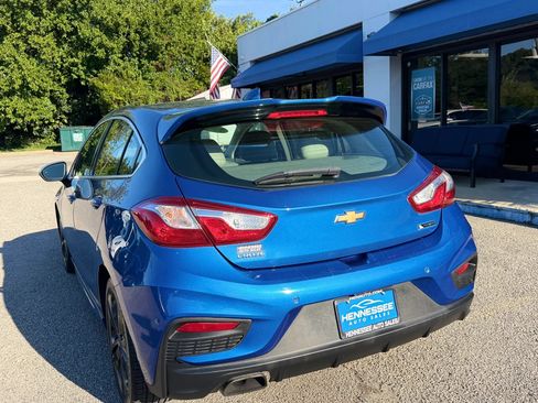 Used 2017 Chevrolet Cruze Premier FWD image 3