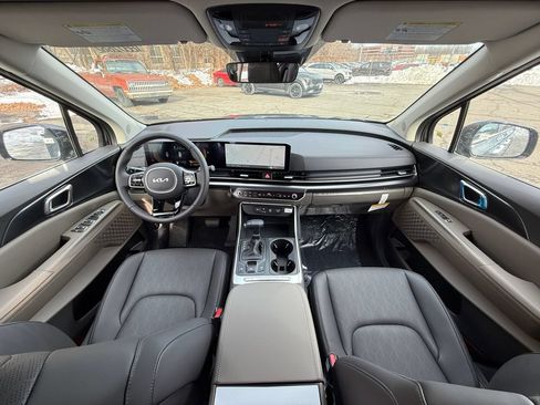 New 2026 Kia Carnival FWD image 24