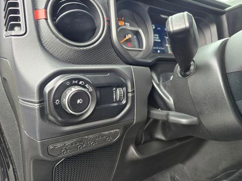 Used 2025 Jeep Wrangler Unlimited Rubicon image 19