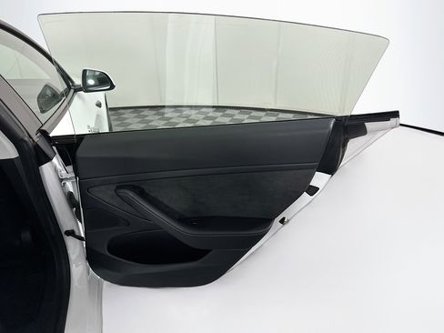 Used 2021 Tesla Model 3 Standard Range Plus image 29