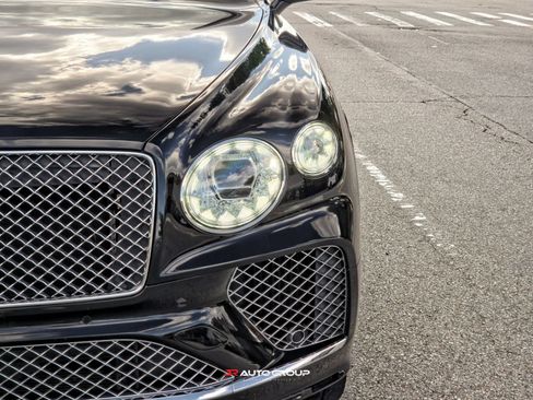 Used 2021 Bentley Bentayga AWD/4WD image 17