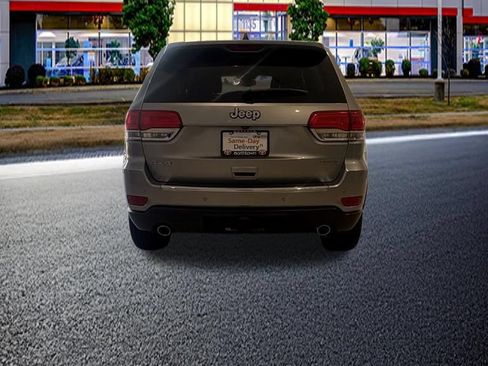 Used 2018 Jeep Grand Cherokee Laredo AWD/4WD image 24