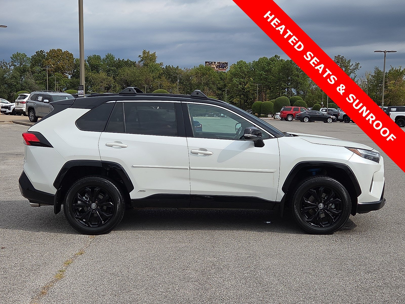 Used 2022 Toyota RAV4 XSE AWD/4WD image 6