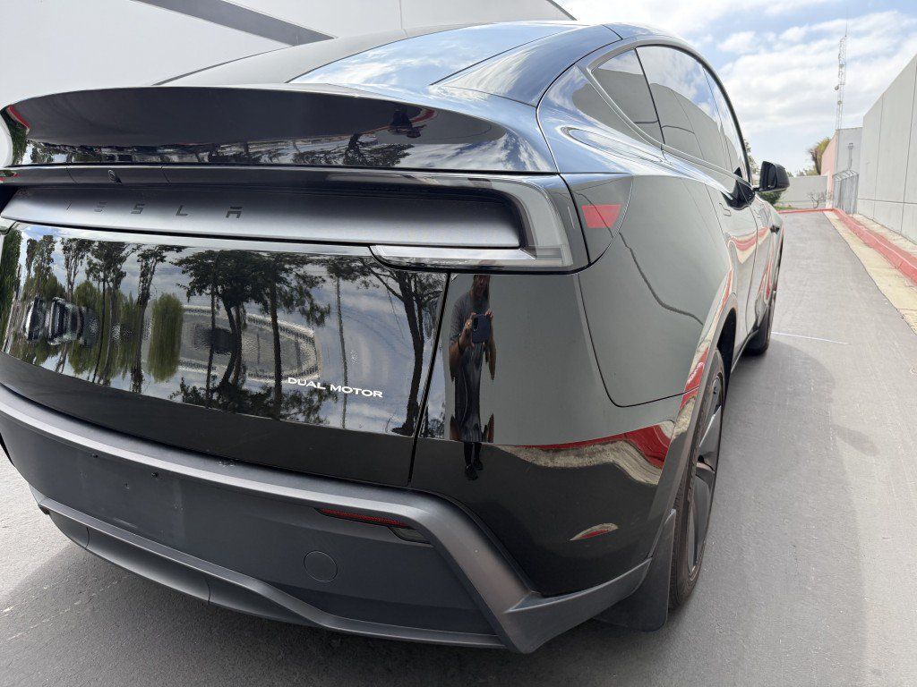 Used 2026 Tesla Model Y Long Range AWD/4WD image 8