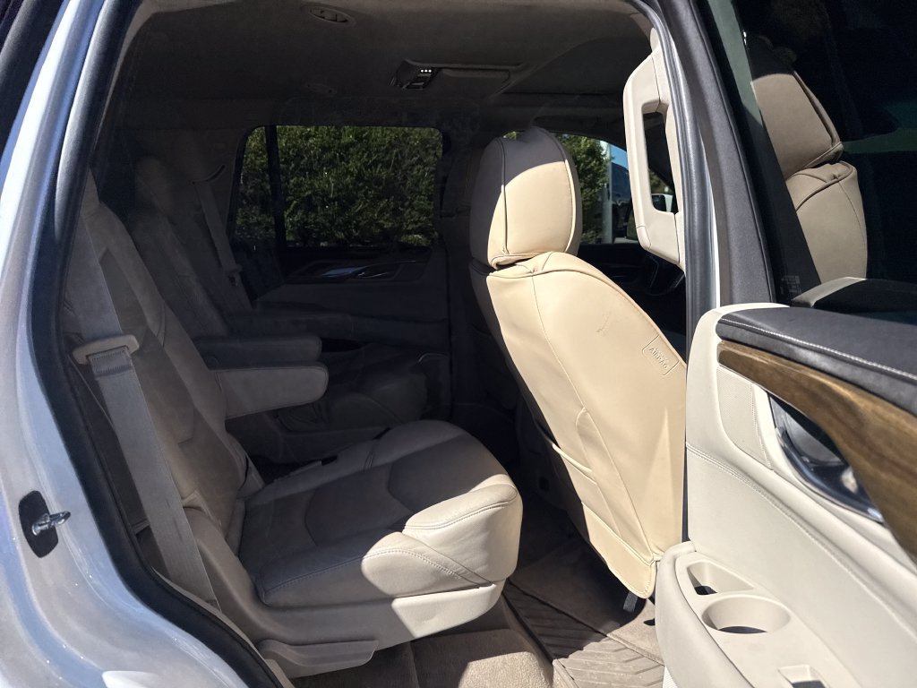 Used 2019 Cadillac Escalade Luxury RWD image 26