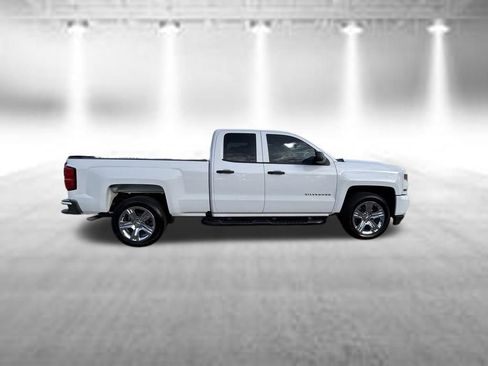 Used 2019 Chevrolet Silverado 1500 Custom w/ Custom Convenience Package RWD image 3