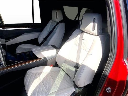 Used 2025 Cadillac Escalade ESV Sport Platinum image 18