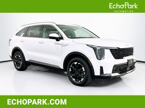 Used 2024 Kia Sorento S image 1
