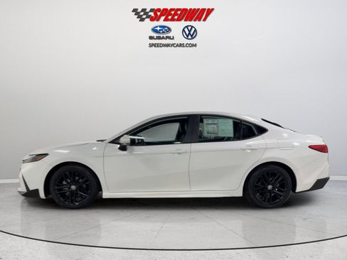 Used 2025 Toyota Camry SE FWD image 10