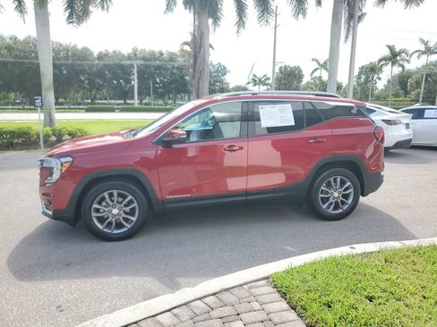 Used 2023 GMC Terrain SLT w/ Tech Package FWD image 2