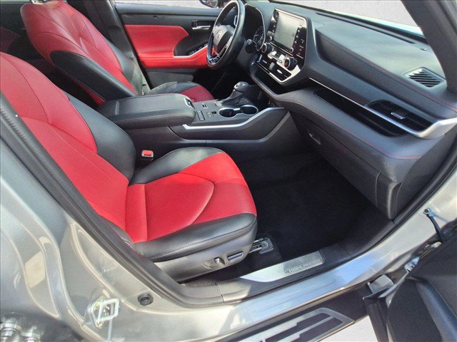 Used 2022 Toyota Highlander XSE FWD image 22