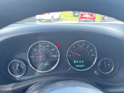 Used 2015 Jeep Wrangler Unlimited Rubicon w/ Connectivity Group AWD/4WD image 17