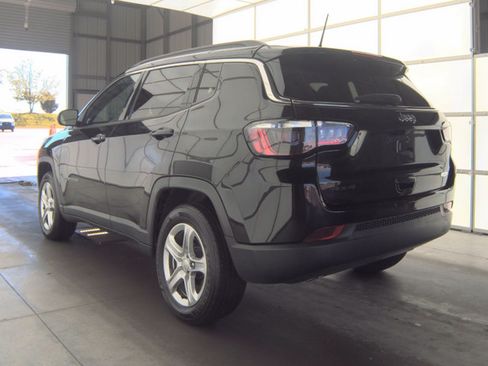 Used 2024 Jeep Compass Latitude AWD/4WD image 3
