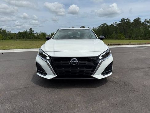 Used 2025 Nissan Altima 2.5 SV FWD image 15