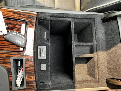 Used 2022 Cadillac Escalade Premium Luxury AWD/4WD image 15