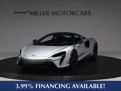 Used 2023 McLaren Artura image 1