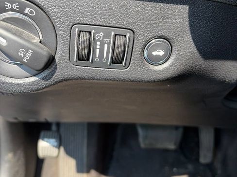 Used 2015 Chrysler 300 C AWD/4WD image 12