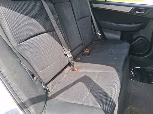 Used 2019 Subaru Outback 2.5i Premium AWD/4WD image 18