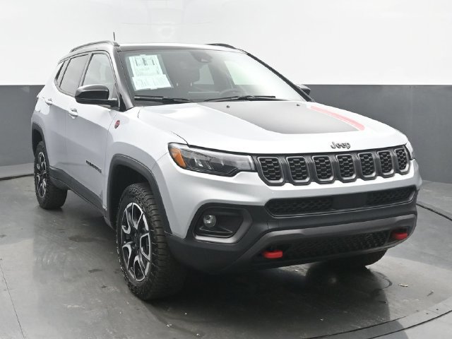 Used 2024 Jeep Compass Trailhawk w/ Sun and Sound Group AWD/4WD image 8
