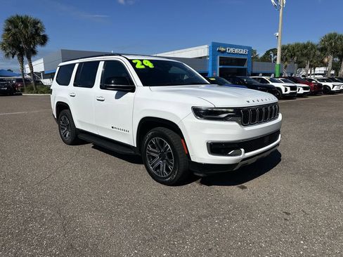 Used 2024 Jeep Wagoneer Series II w/ Flexible Seating Group image 10