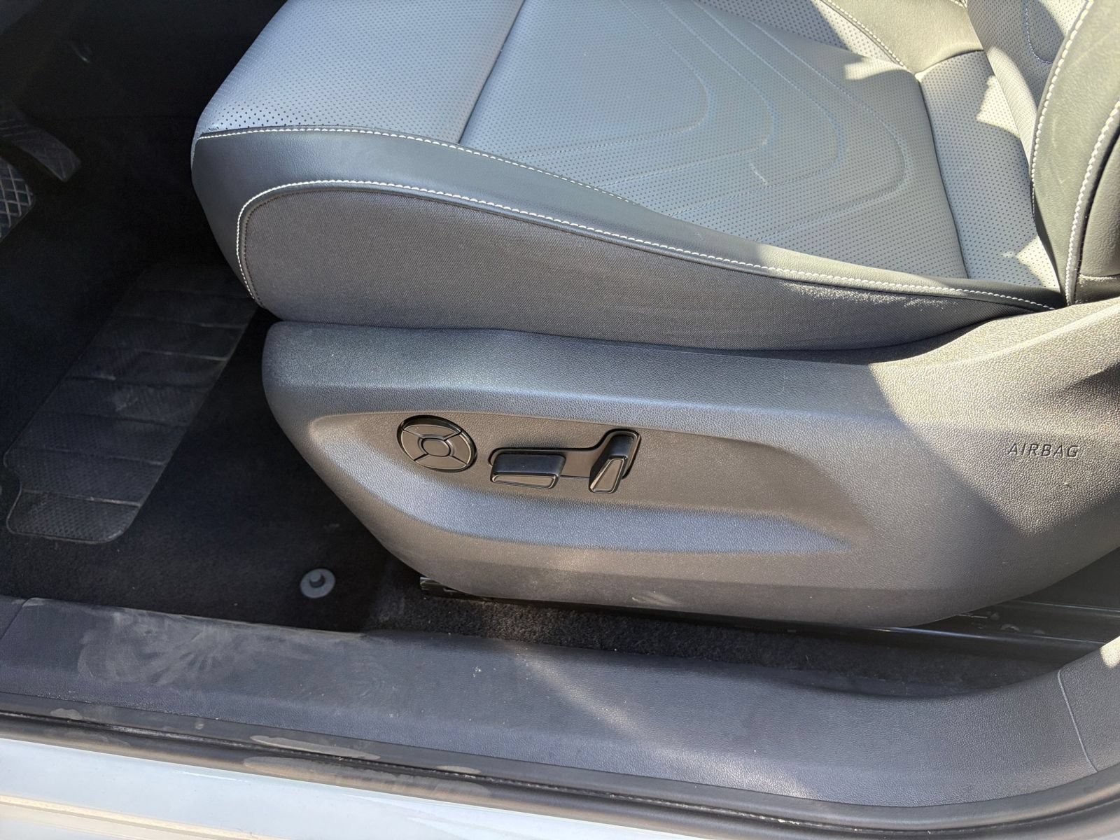 Used 2026 Volkswagen Tiguan SE FWD image 21