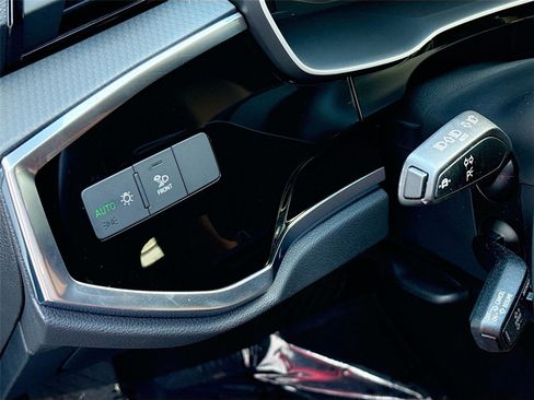 Certified 2025 Audi Q3 2.0T Premium w/ Convenience Package image 10