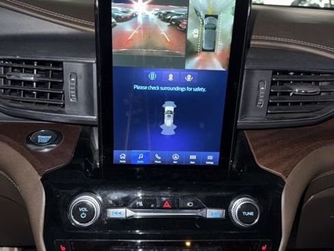 Used 2022 Ford Explorer King Ranch w/ Premium Technology Package image 29