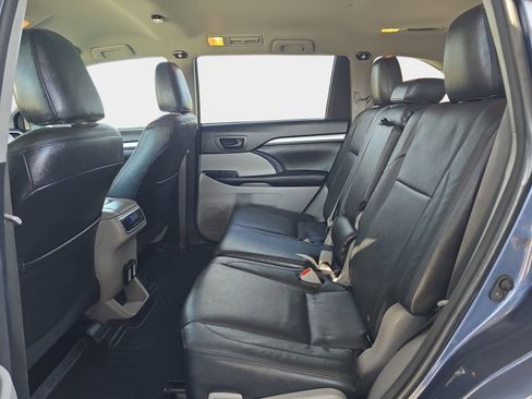 Used 2018 Toyota Highlander Plus AWD/4WD image 17