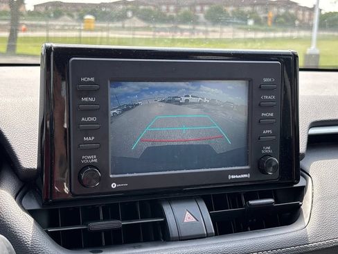 Used 2021 Toyota RAV4 XLE FWD image 10
