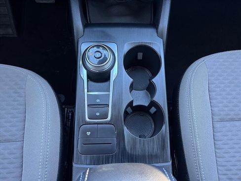 Used 2022 Ford Escape SE image 17