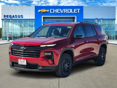 New 2026 Chevrolet Traverse LT image 2