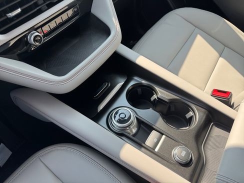 New 2025 Ford Explorer Active w/ Active Comfort Package image 14