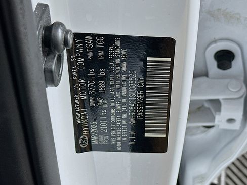 Used 2025 Hyundai Venue SEL FWD image 12