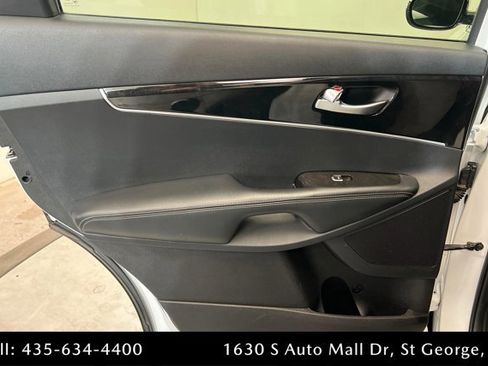 Used 2016 Kia Sorento LX image 18