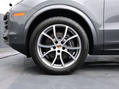 Certified 2025 Porsche Cayenne image 6