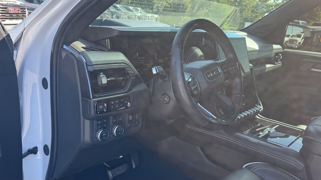 Used 2025 GMC Yukon XL AT4 Ultimate w/ LPO, Floor Liner Package AWD/4WD image 27
