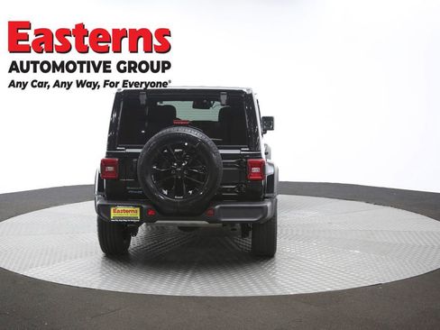 Used 2025 Jeep Wrangler Unlimited Sahara w/ Safety Group AWD/4WD image 39